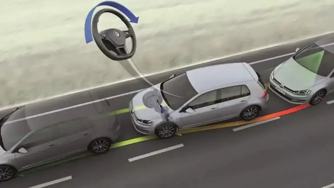 لتعزيز معدل الأمان.. تعرف على مزايا مساعدة الحفاظ على المسار بالسيارة